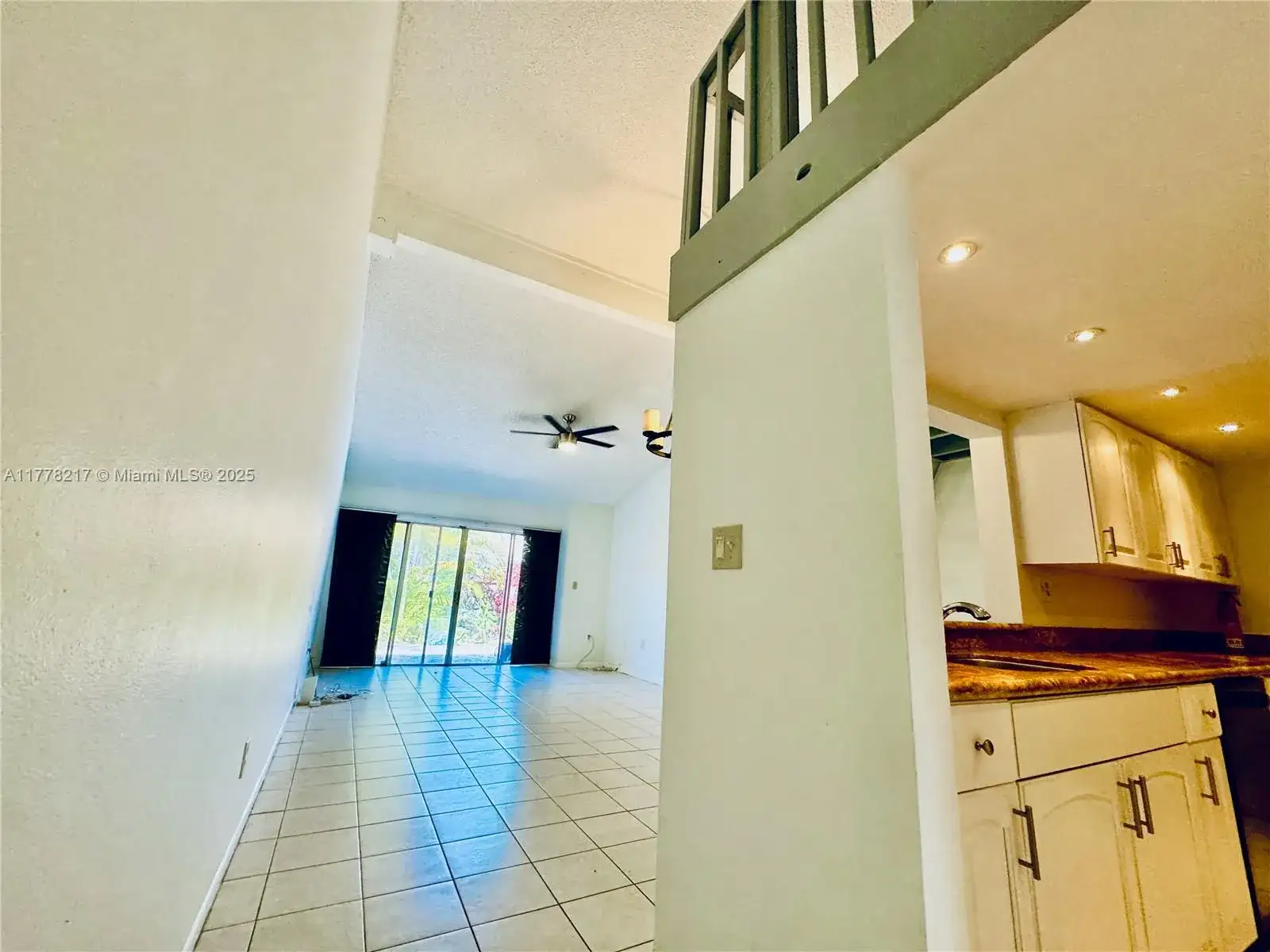 10211 Buttercup Ct, Pembroke Pines FL 33026 photo 5