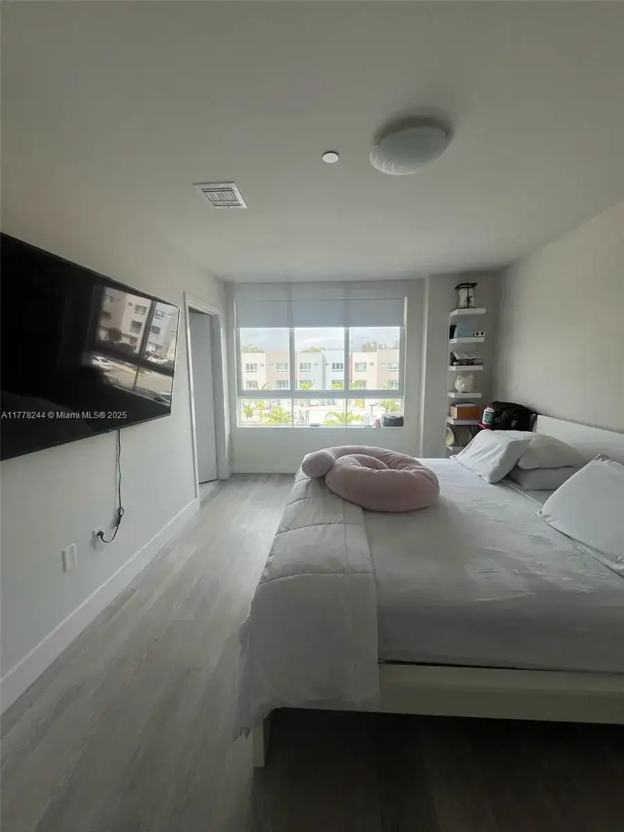 2505 NE 193rd St # 4213, Miami FL 33180 photo 3