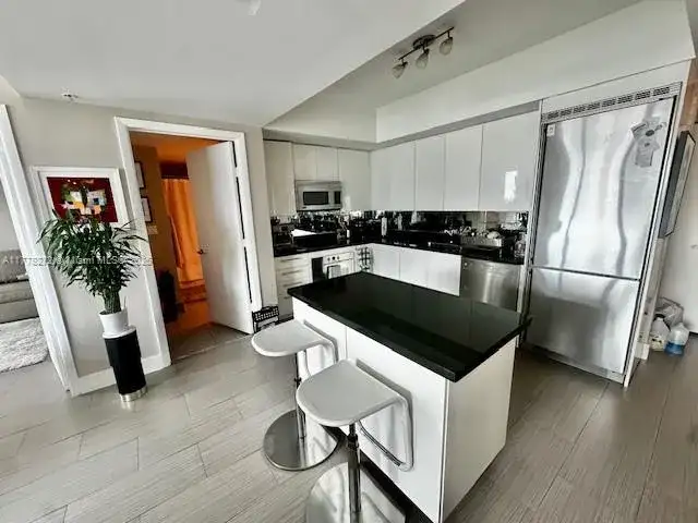 92 SW 3rd St # 4104, Miami FL 33130 photo 3