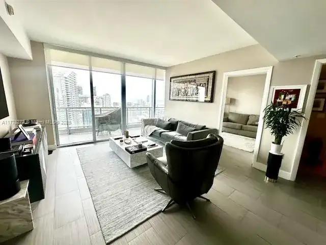 92 SW 3rd St # 4104, Miami FL 33130 photo 4