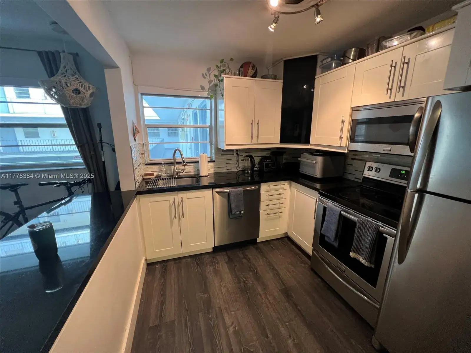 1 bedroom 1 bath Residential for sale at 221 Meridian Ave # 206, Miami Beach FL 33139