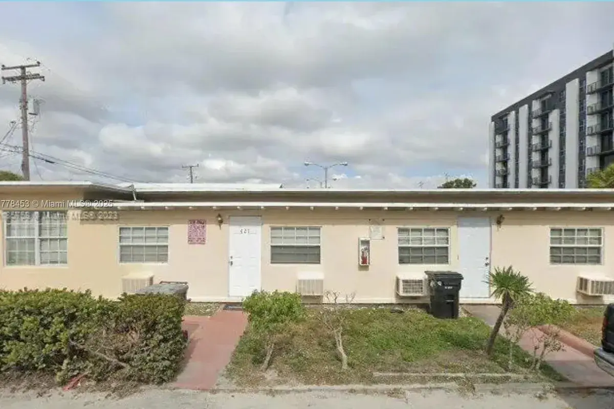 425 NE 8th St, Fort Lauderdale FL 33304