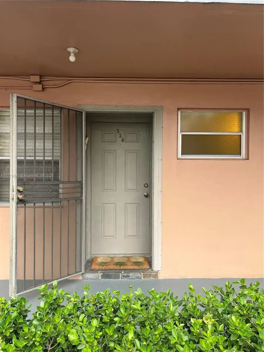 18555 NE 14th Ave # 516, Miami FL 33179 photo 2