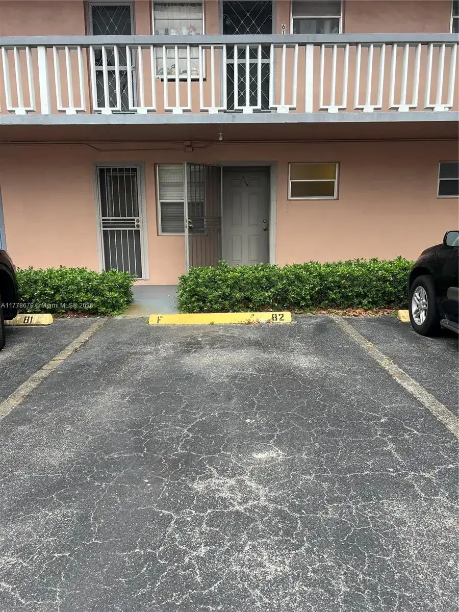 18555 NE 14th Ave # 516, Miami FL 33179 photo 3