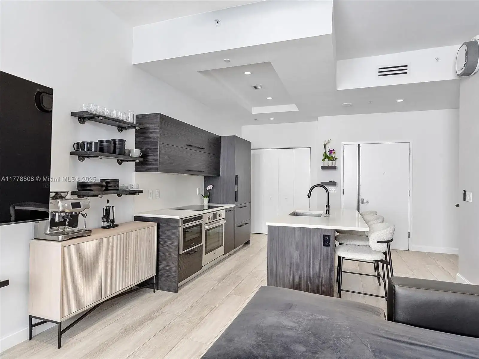 55 SW 9th St # 4309, Miami FL 33130 photo 3