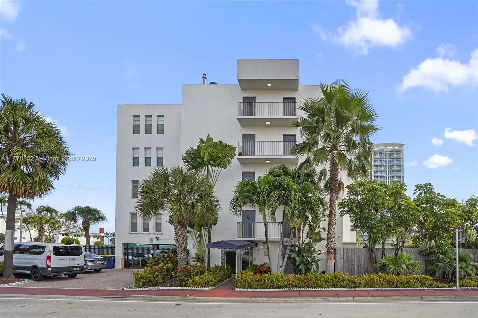 1 bedroom 1 bath Residential for sale at 6545 Indian Creek Dr # 505, Miami Beach FL 33141