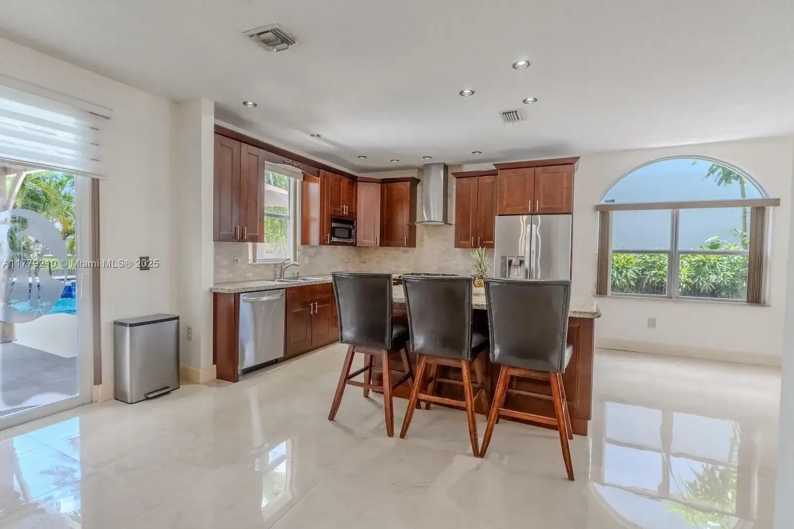 15835 NW 7th St, Pembroke Pines FL 33028 photo 4