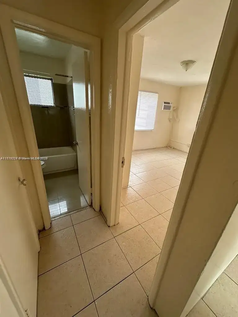 756 NW 5th St, Hallandale Beach FL 33009 photo 4