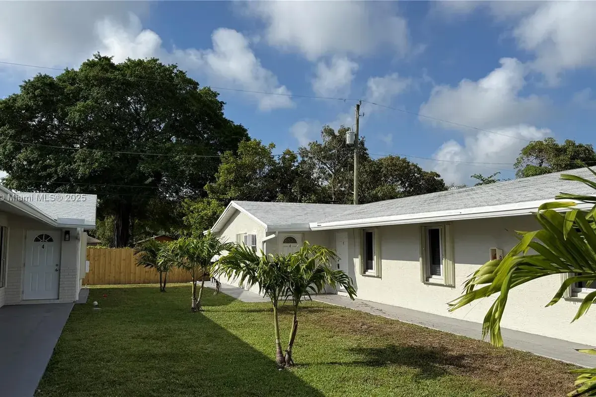 220 NW 12th St, Pompano Beach FL 33060