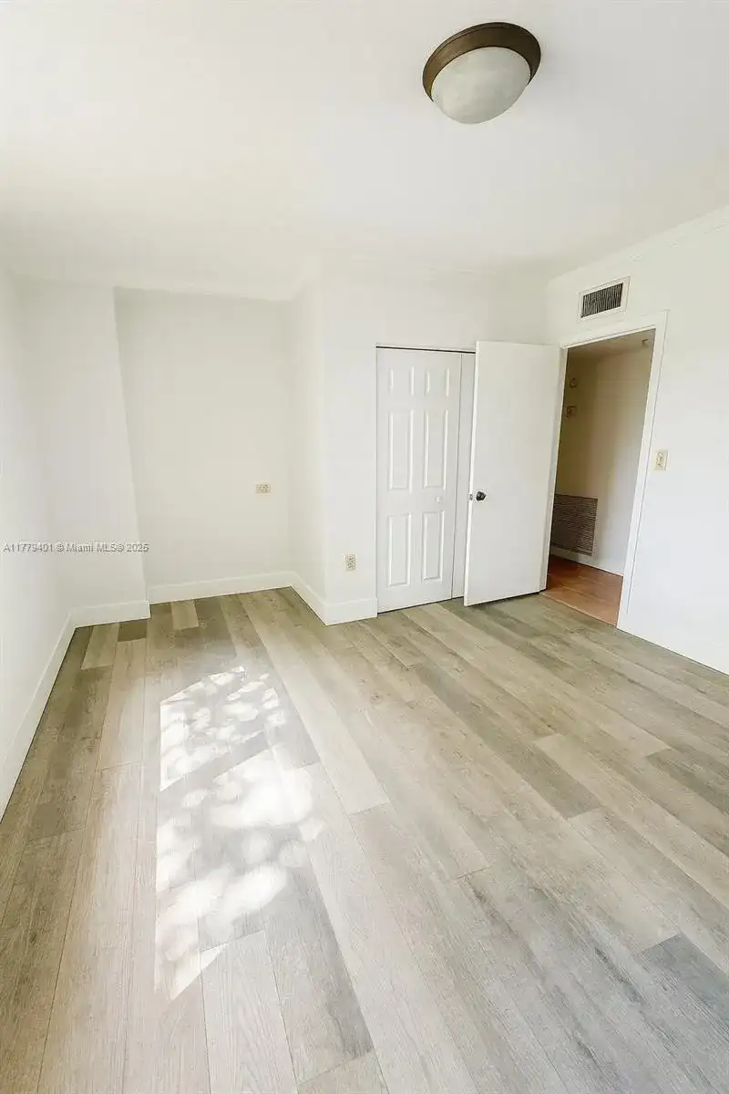 800 NE 199th St # 105D, Miami FL 33179 photo 4