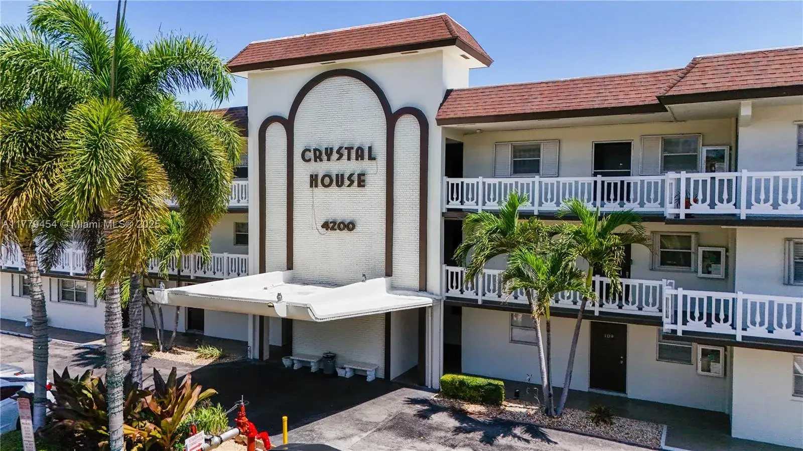 4200 Crystal Lake Dr # 303, Deerfield Beach FL 33064