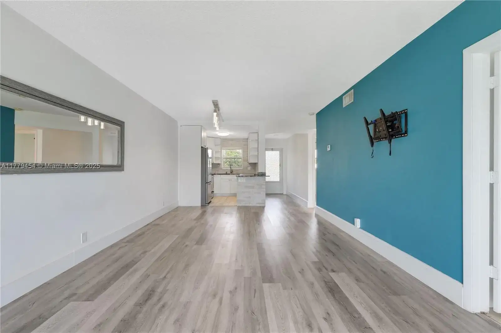 4200 Crystal Lake Dr # 303, Deerfield Beach FL 33064 photo 2