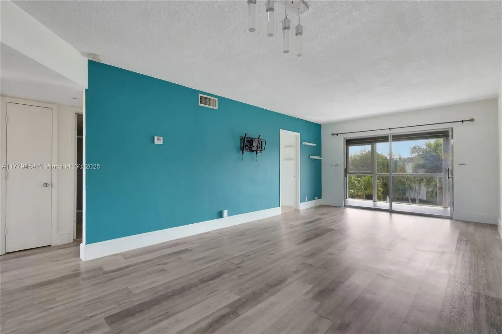 4200 Crystal Lake Dr # 303, Deerfield Beach FL 33064 photo 3