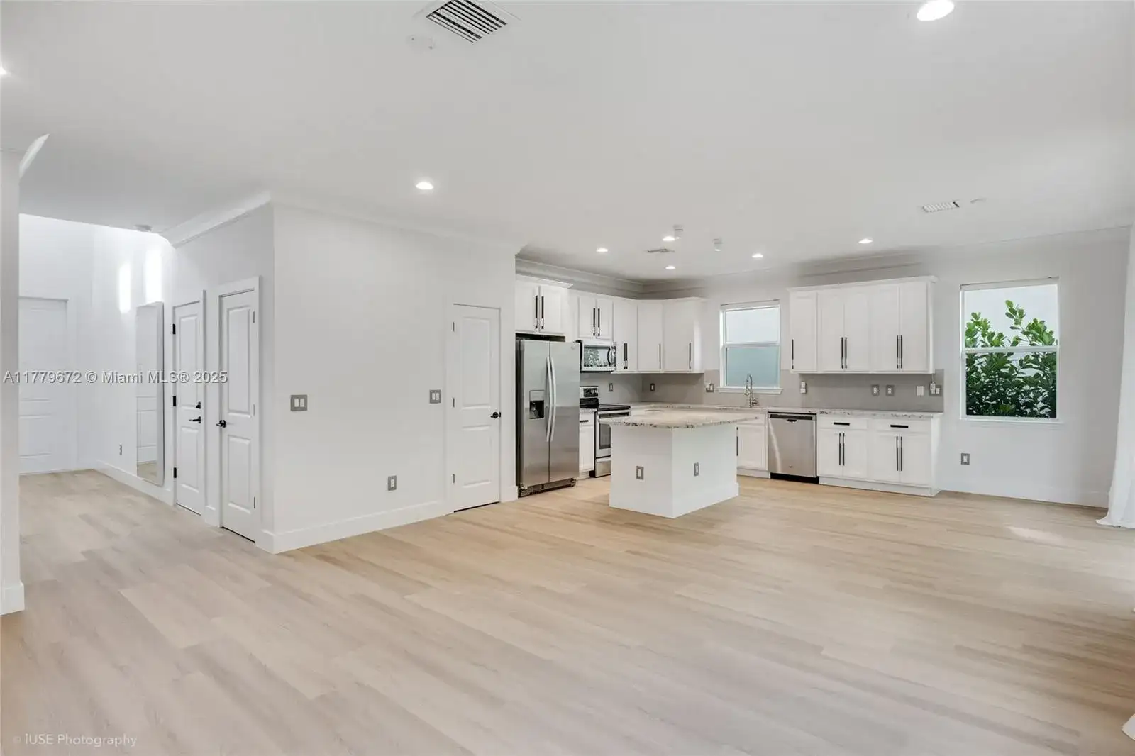 4365 Large Leaf Ln, Hollywood FL 33021 photo 2