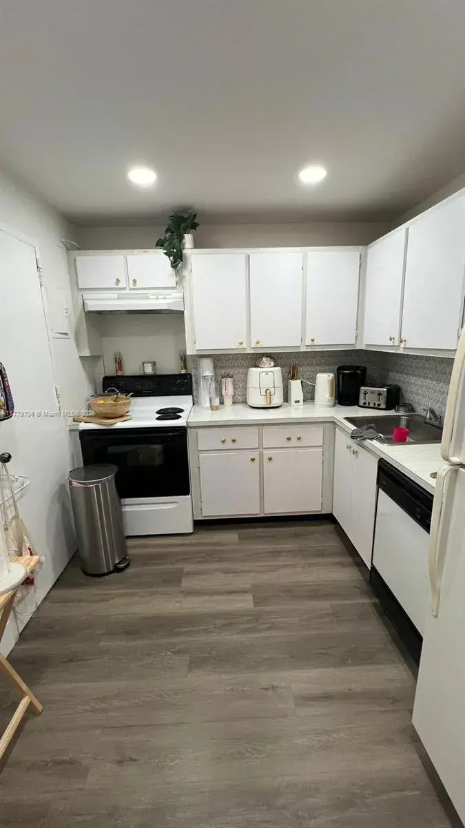 401 Golden Isles Dr # 716, Hallandale Beach FL 33009