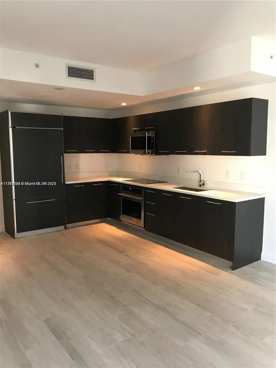 55 SW 9th St # 2407, Miami FL 33130