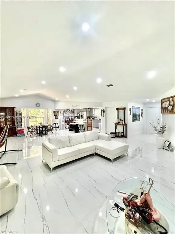 140 DAVIS, La Belle FL 33935 photo 2