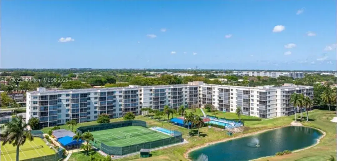 691 S HOLLYBROOK DR # 104, Pembroke Pines FL 33025
