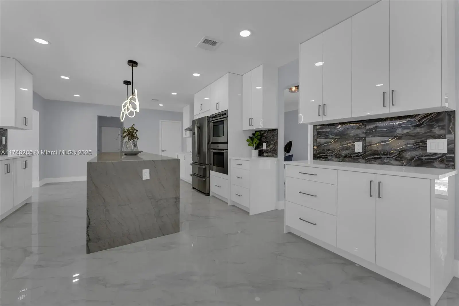 2272 NE 31st St, Lighthouse Point FL 33064