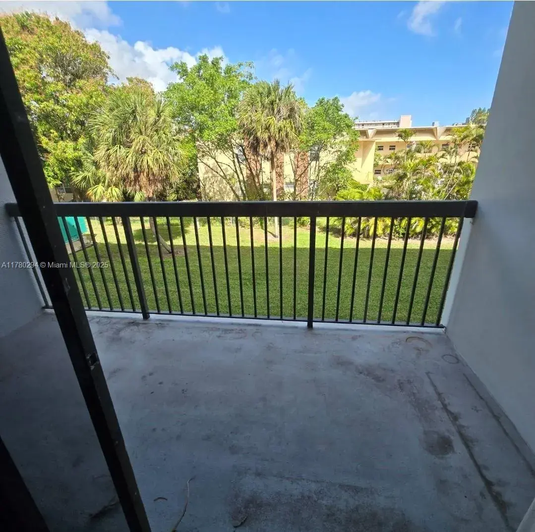 1301 NE 7th St # 217, Hallandale Beach FL 33009