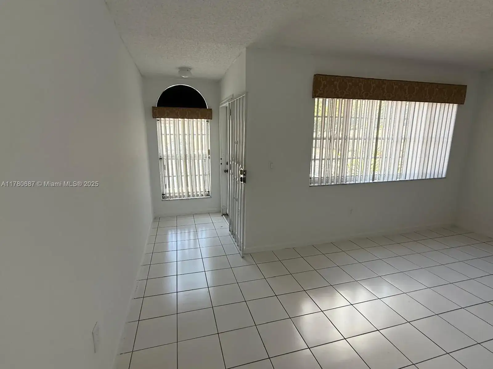 6720 NW 166th Ter # 401, Miami Lakes FL 33014 photo 3