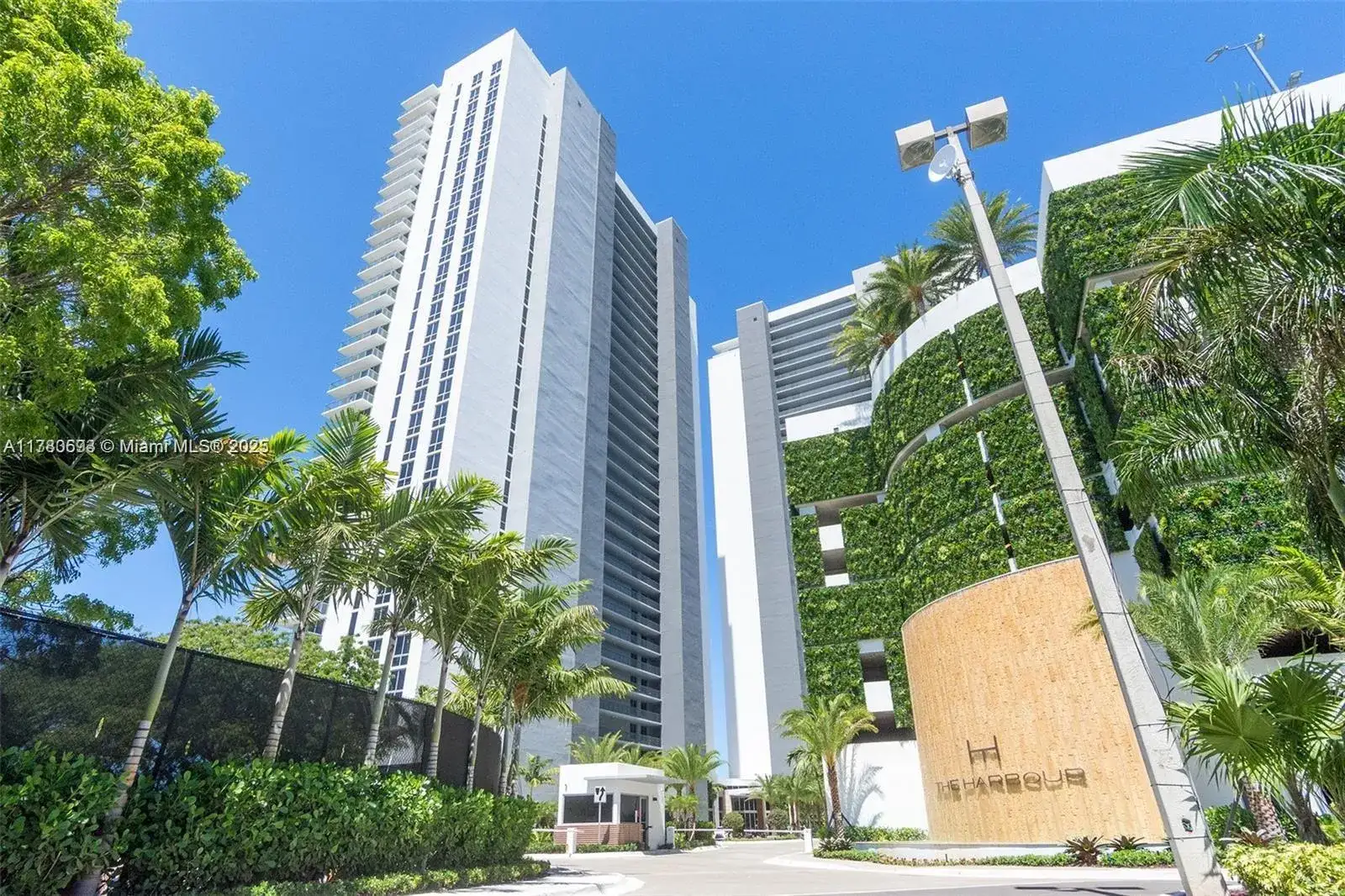 16385 Biscayne Blvd # 904, North Miami Beach FL 33160 photo 3