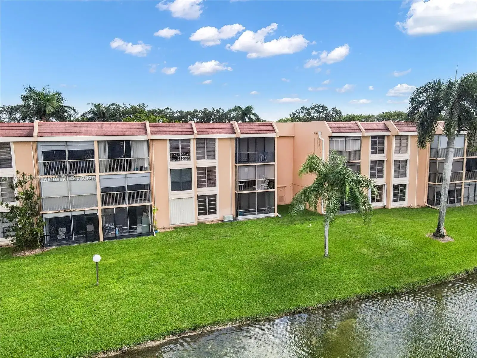 6106 Coral Lake Dr # 106, Margate FL 33063 photo 2