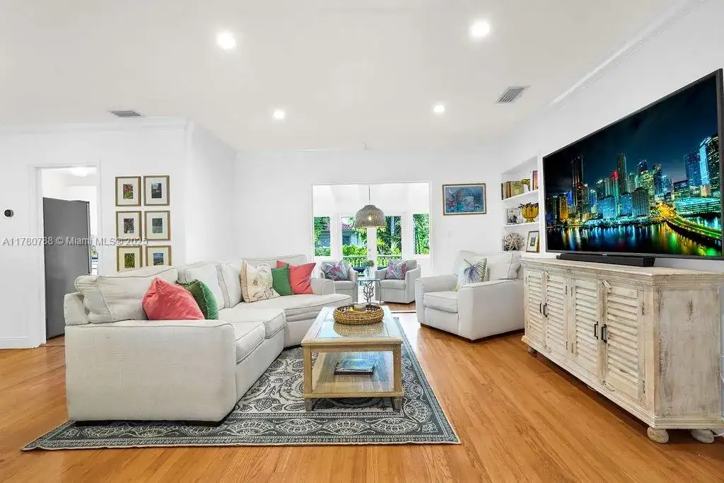 23 Santander Ave, Coral Gables FL 33134 photo 2