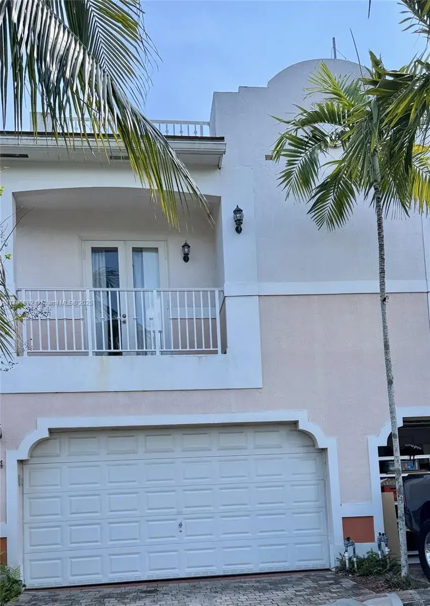 606 SW 10th St, Fort Lauderdale FL 33315