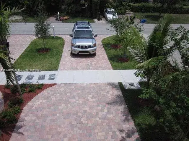 606 SW 10th St, Fort Lauderdale FL 33315