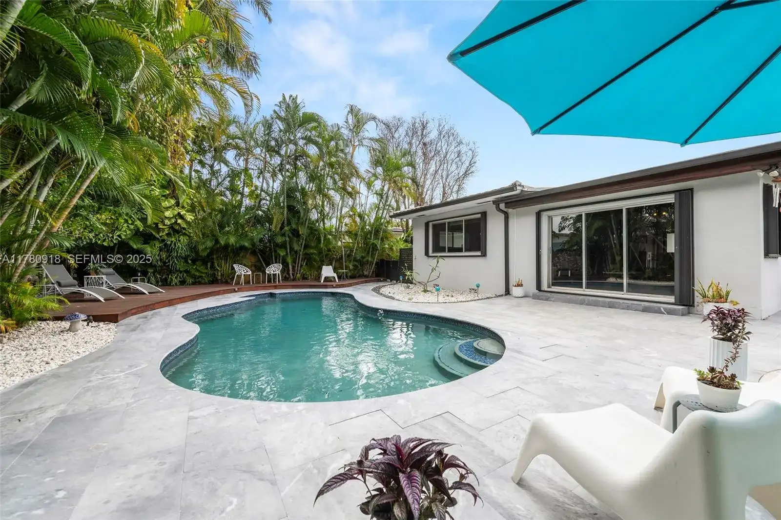 425 NE 114th St, Miami FL 33161 photo 2