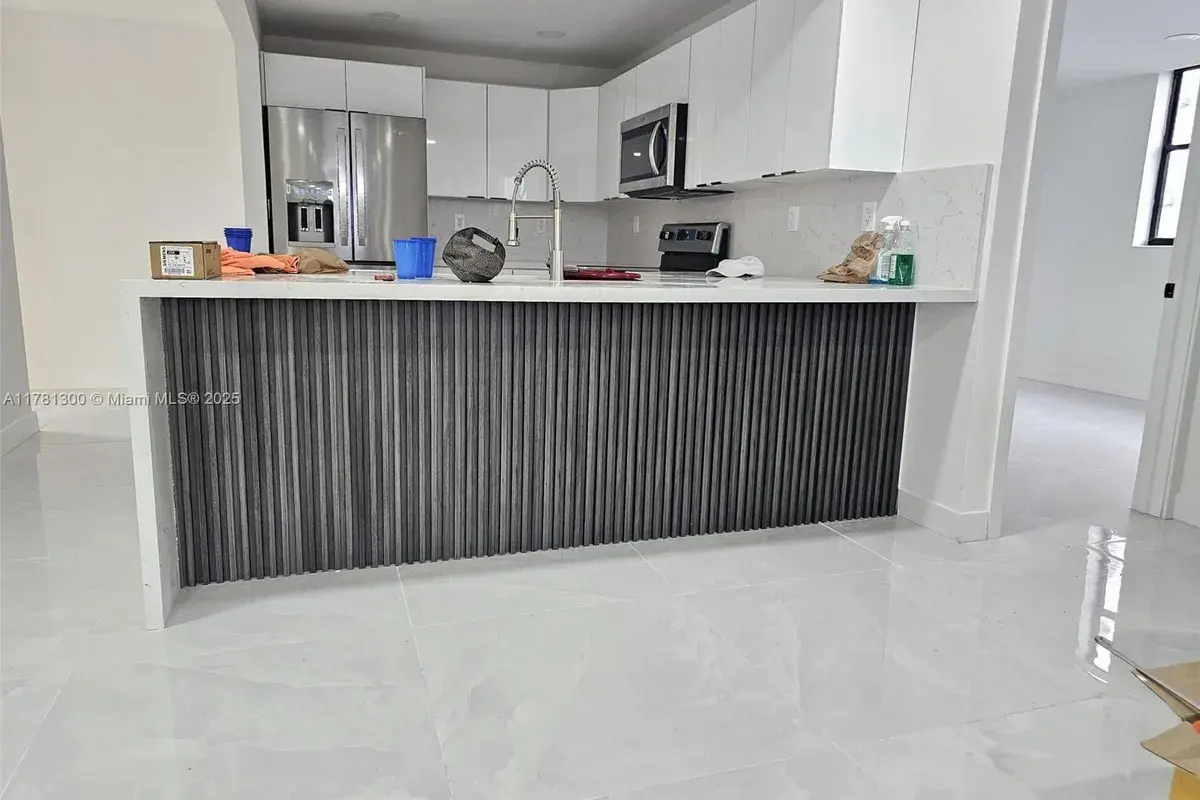 7125 Bay Dr # 506, Miami Beach FL 33141