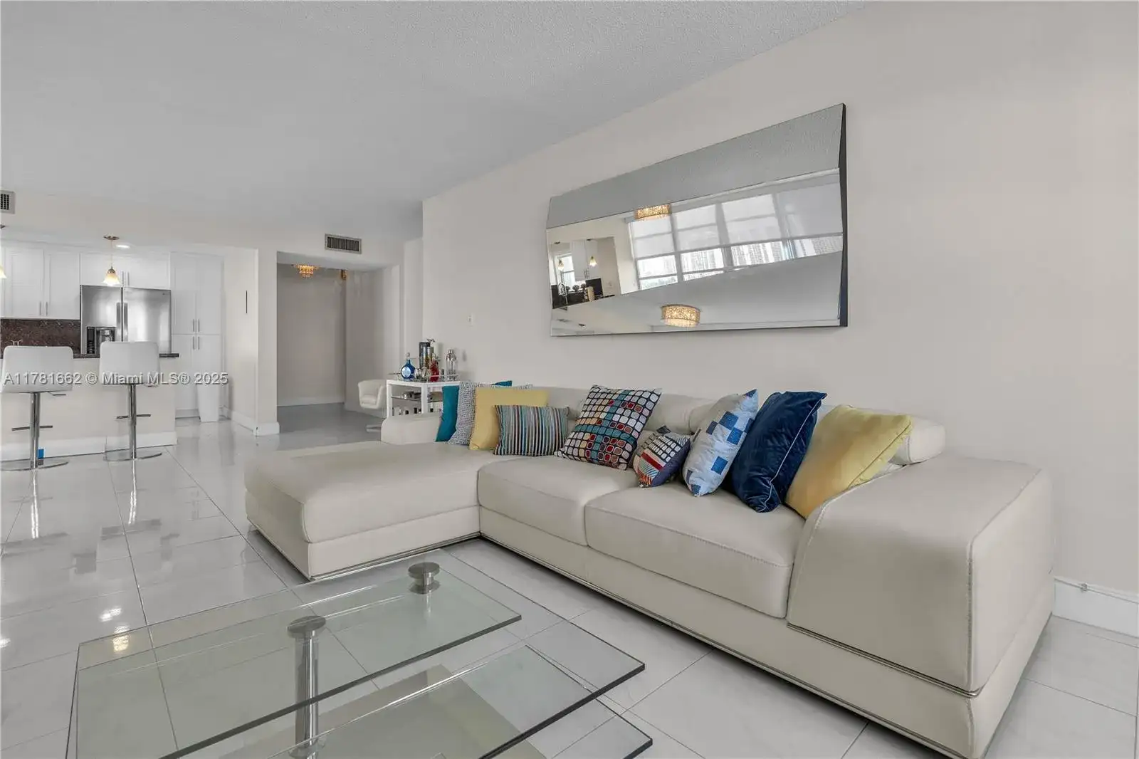 2780 NE 183rd St # 1517, Aventura FL 33160 photo 3