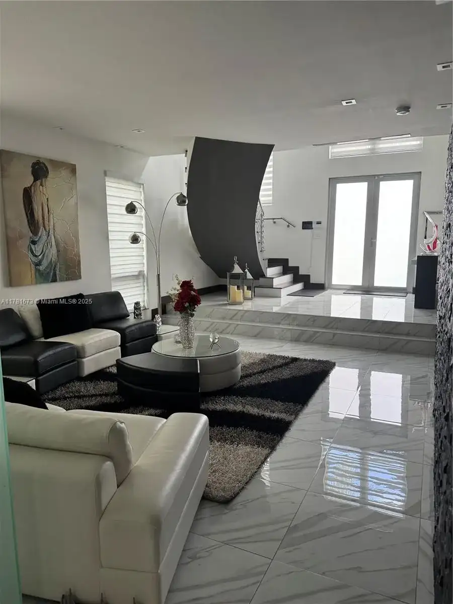 8272 NW 33rd Ter, Doral FL 33122 photo 3