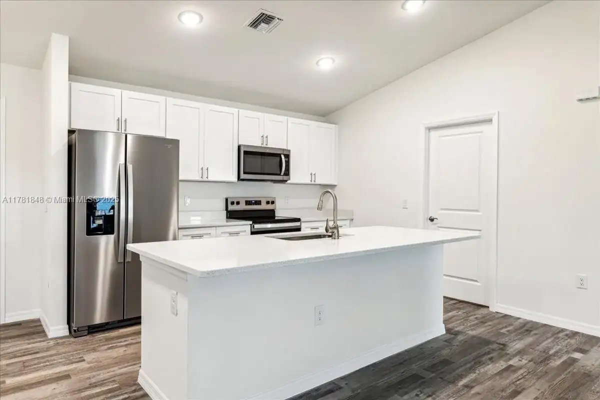 1140 NW 1st PL, Cape Coral FL 33993 photo 4