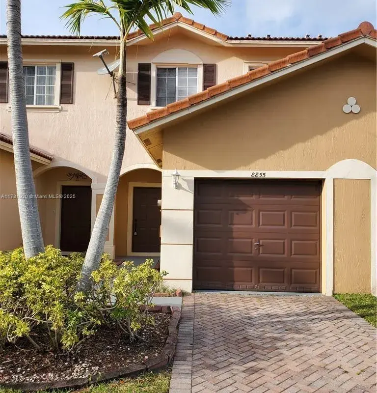 8855 N Isles Cir, Tamarac FL 33321