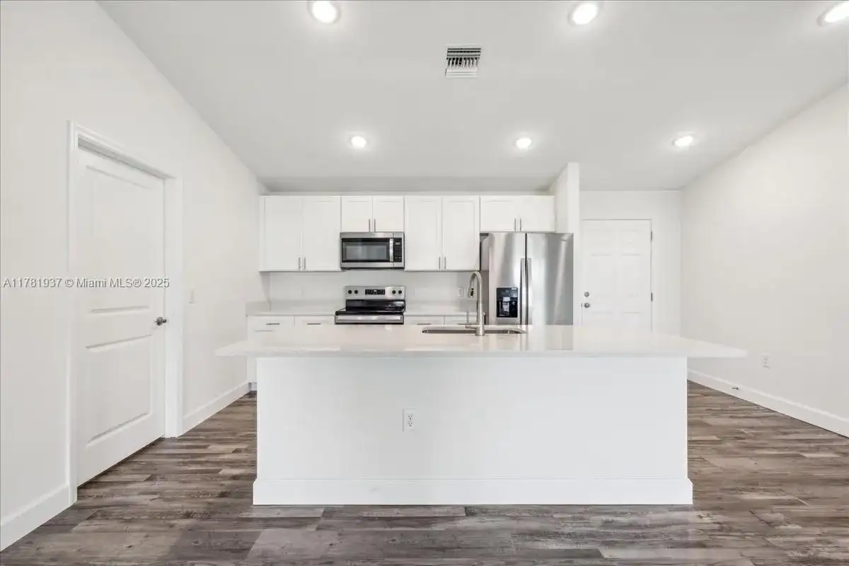 1705 NW 11th PL, Cape Coral FL 33993 photo 3