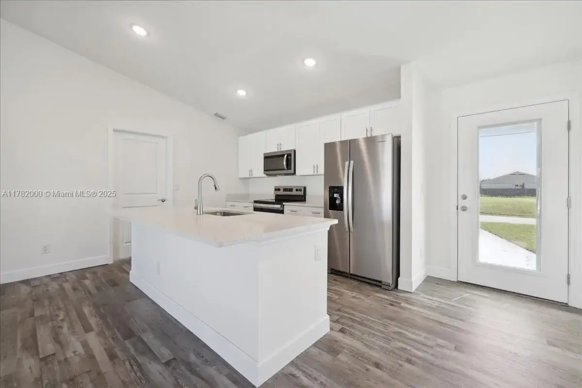 415 NW 11th ST, Cape Coral FL 33993 photo 4