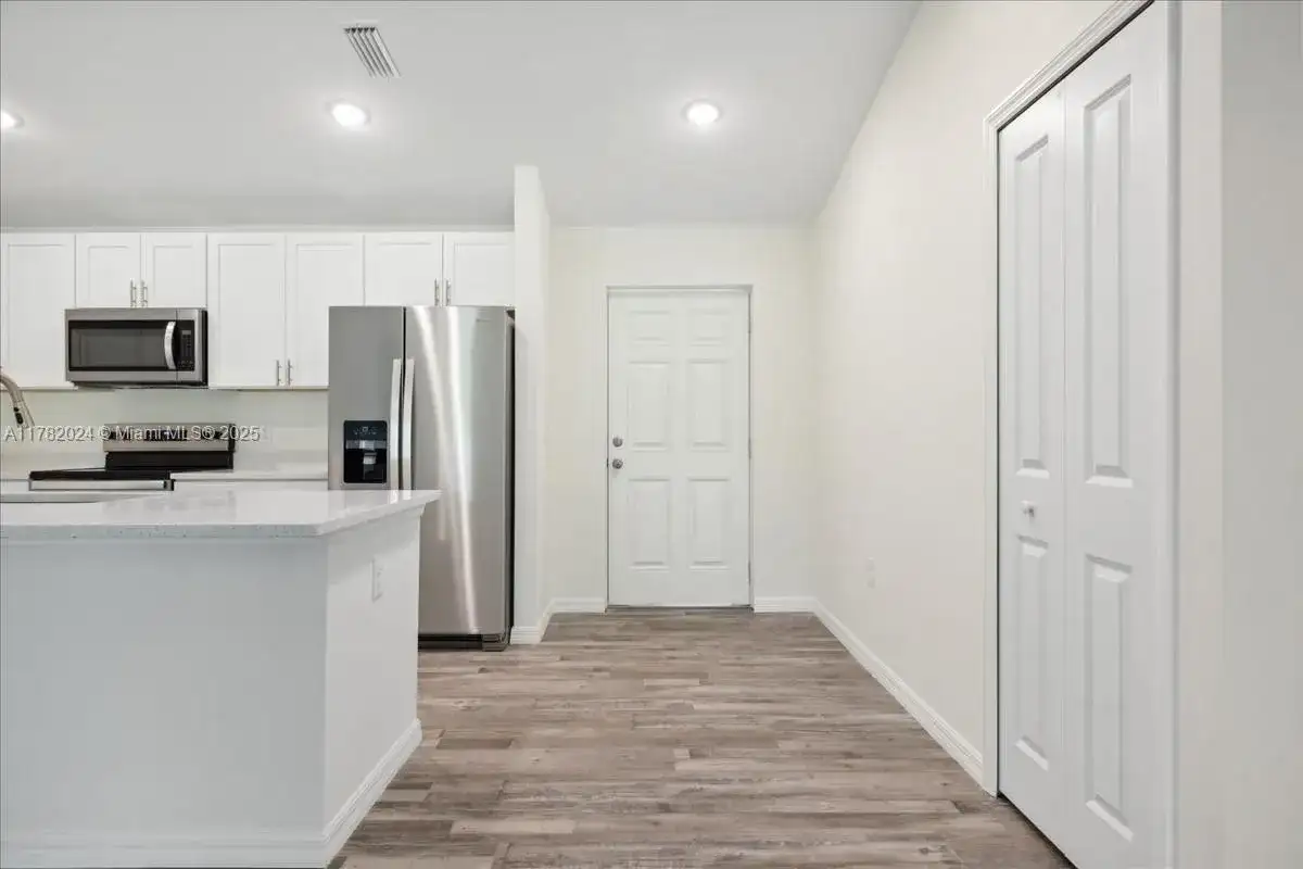 1813 NW 16th TER, Cape Coral FL 33993 photo 2