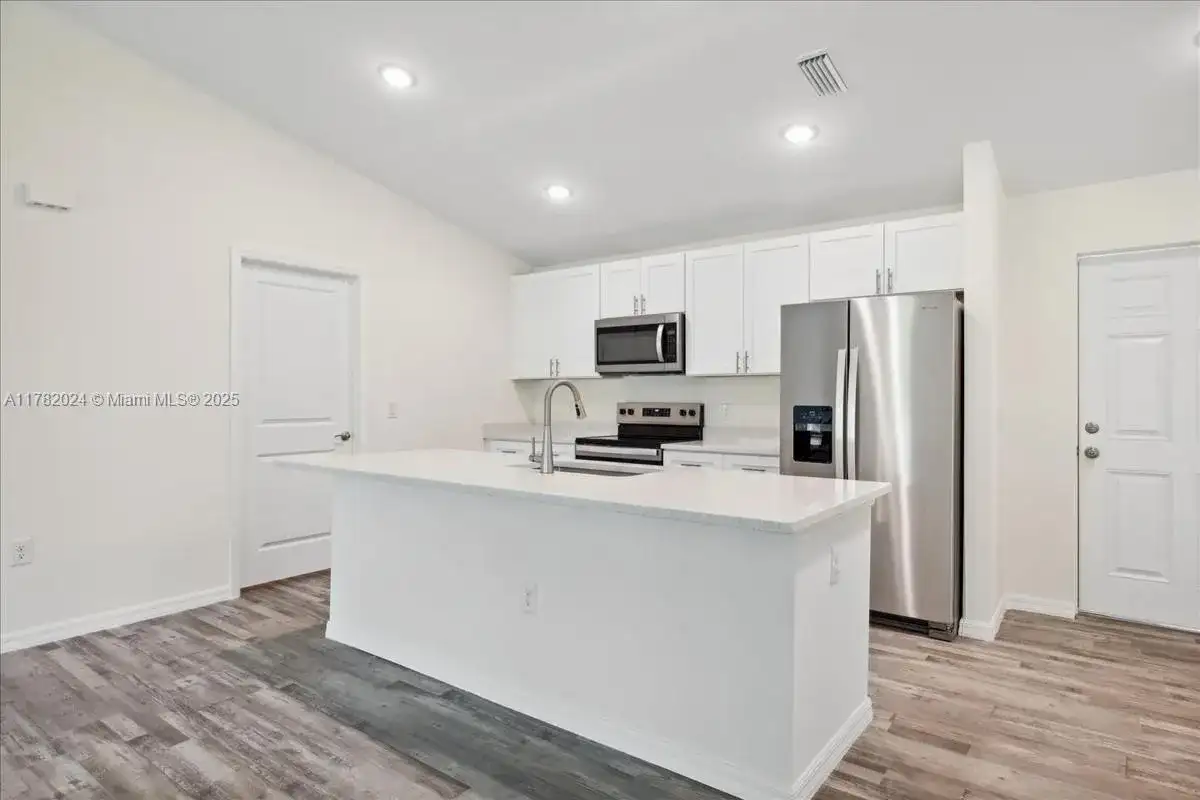 1813 NW 16th TER, Cape Coral FL 33993 photo 3