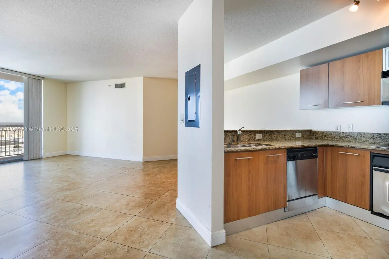 9055 SW 73 CT # 1807, Miami FL 33156