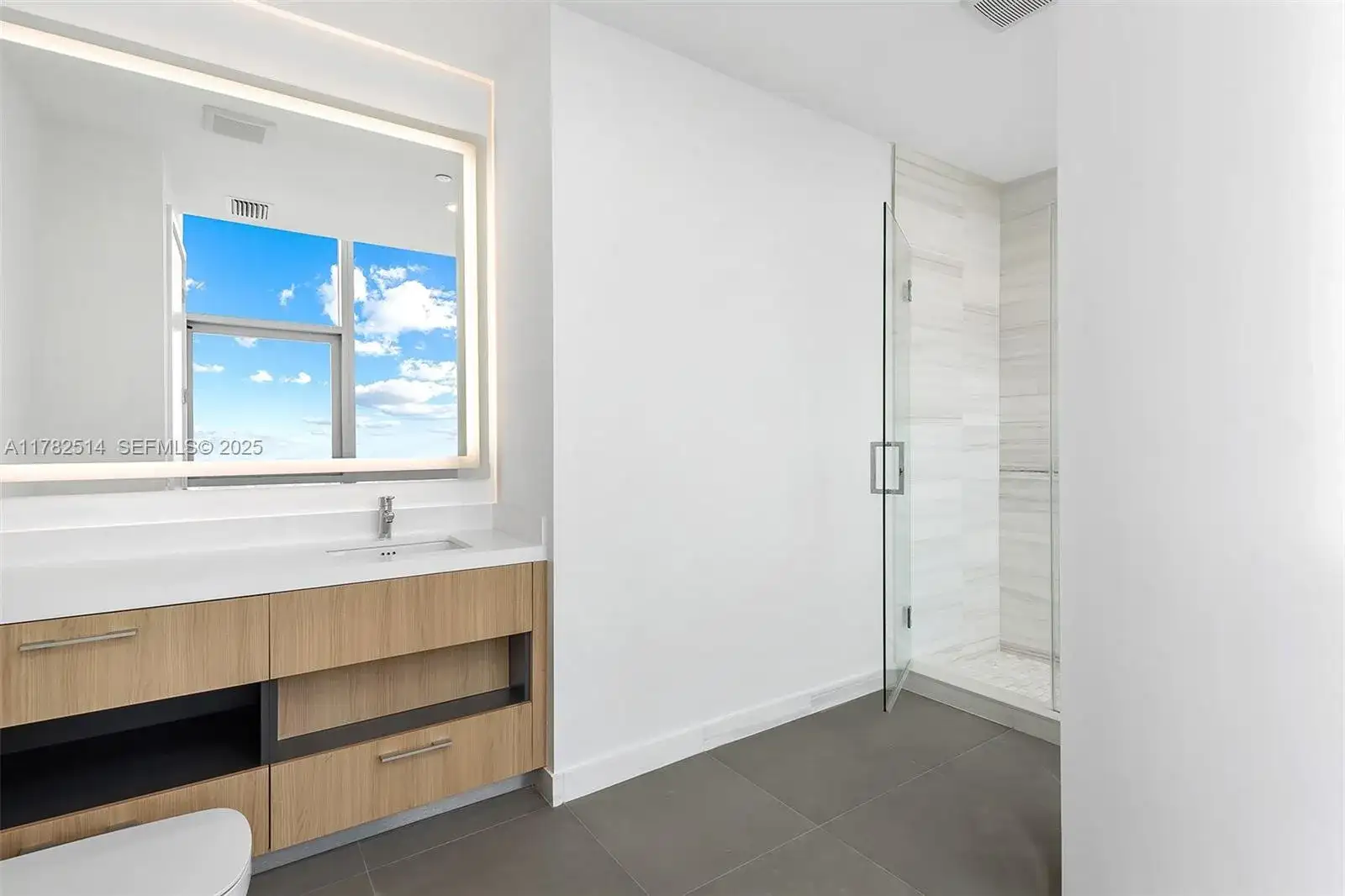 851 NE 1st Ave # 5500, Miami FL 33132 photo 3