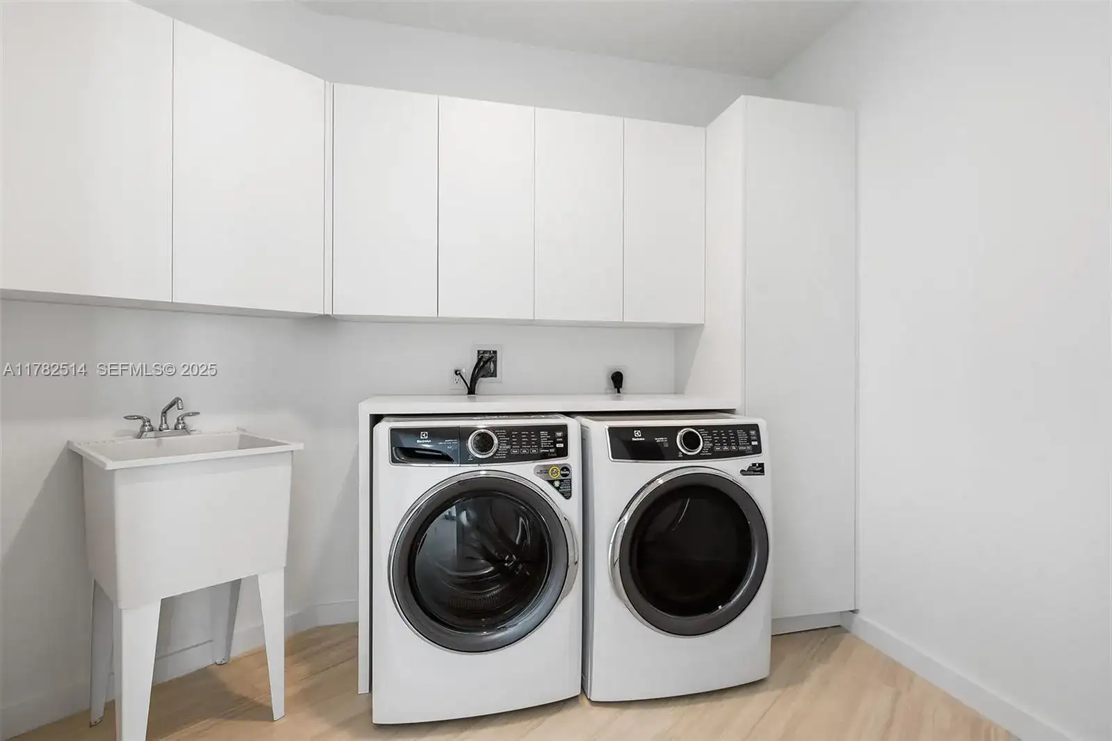 851 NE 1st Ave # 5500, Miami FL 33132 photo 4