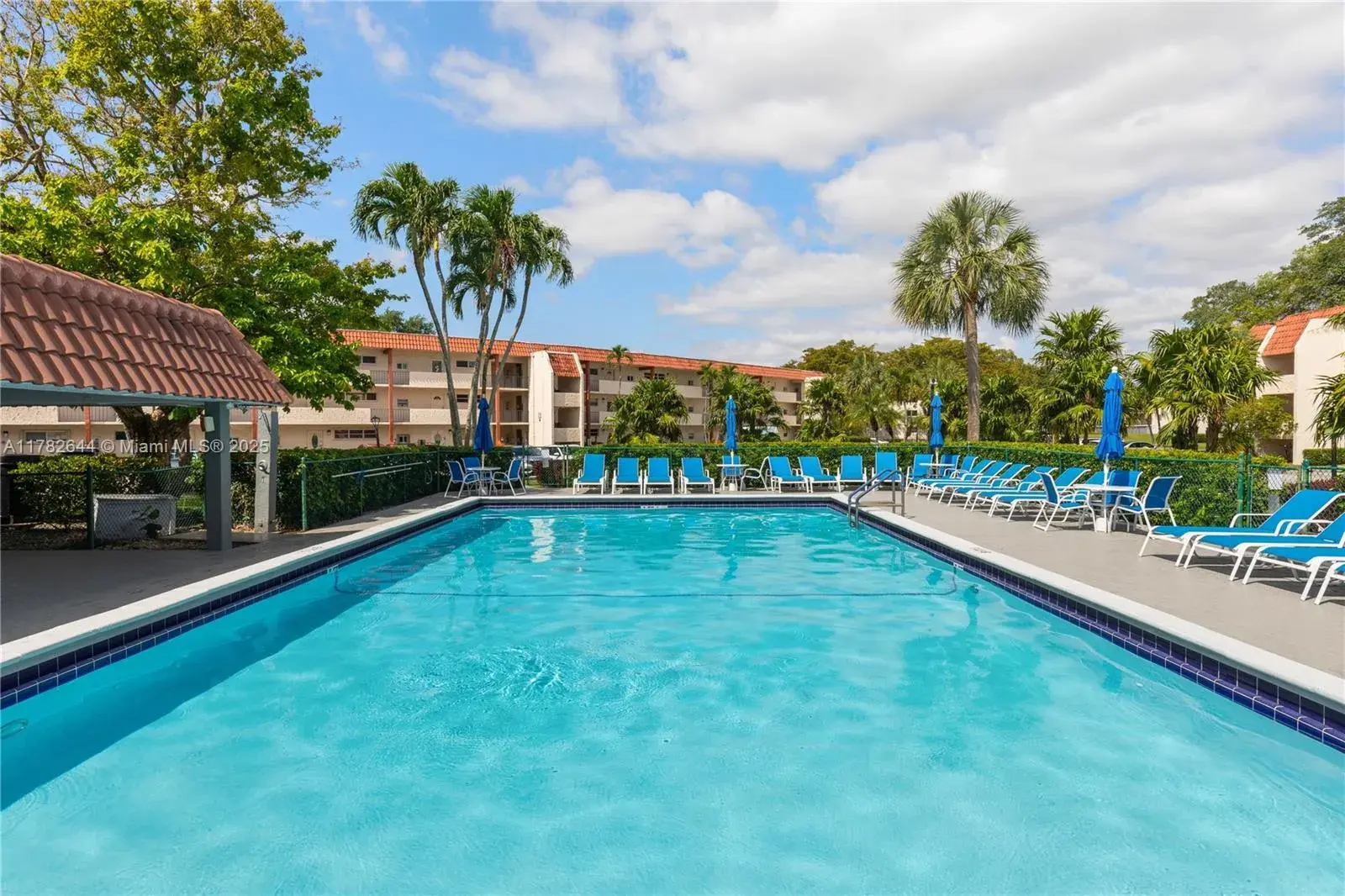 400 S Hollybrook Dr # 302, Pembroke Pines FL 33025
