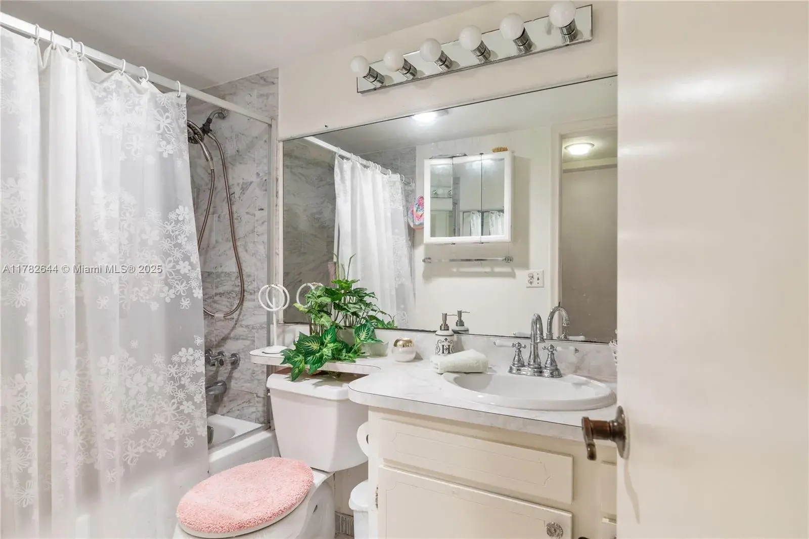 400 S Hollybrook Dr # 302, Pembroke Pines FL 33025