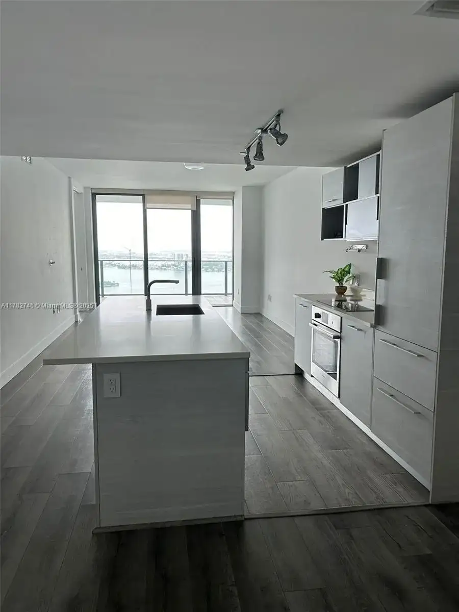 650 NE 32nd St # 3905, Miami FL 33137 photo 3