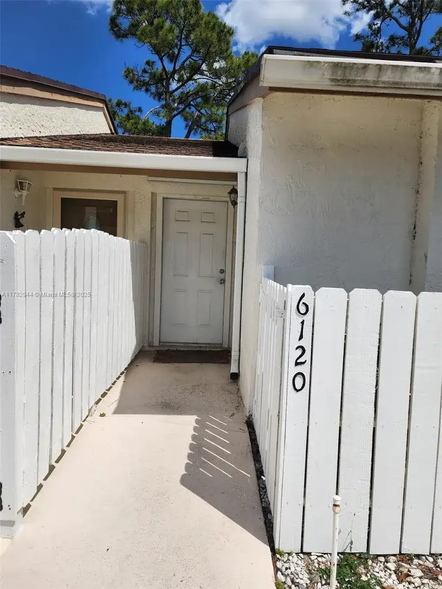 6120 Newstead Ct, Green Acres FL 33463 photo 2