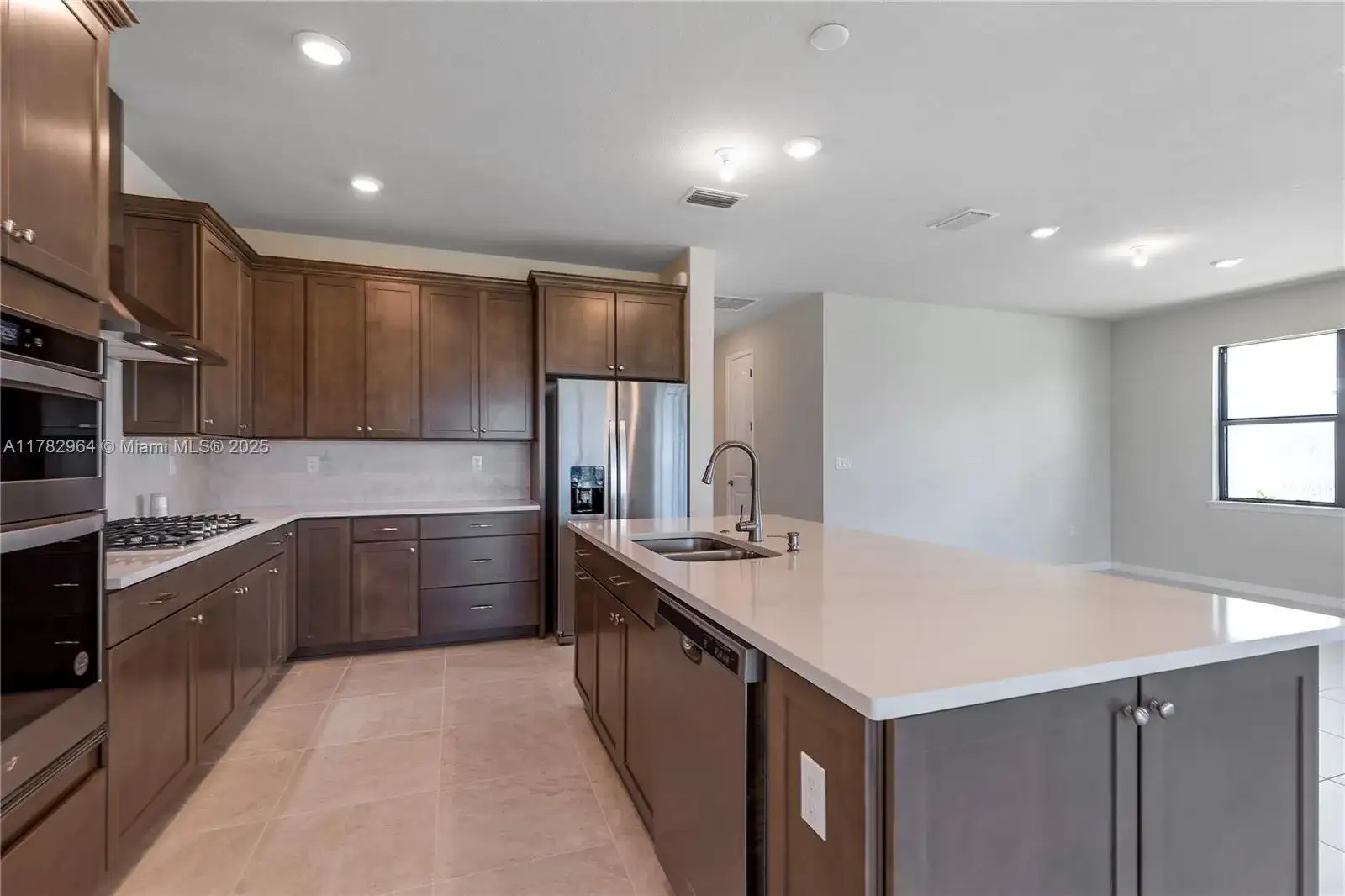 4480 Gramercy Dr, Oakland Park FL 33309 photo 3