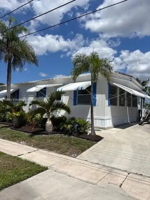 4201 Mocking Bird Dr, Boynton Beach FL 33436