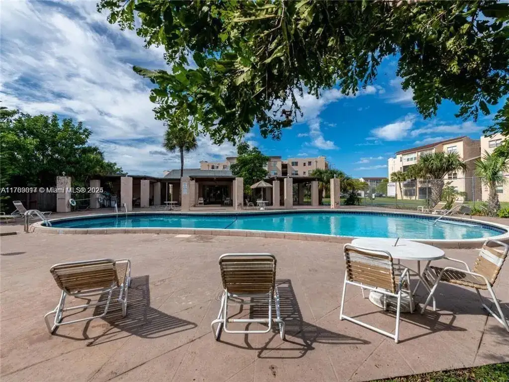 2841 Somerset Dr # 117, Lauderdale Lakes FL 33311 photo 3